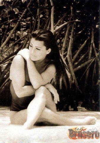 celebritie Alejandra Guzmán 20 years sky-clad photo beach