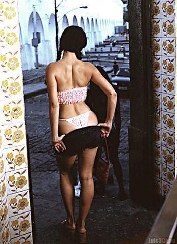 actress Alessandra Negrini 21 years provocative pics home