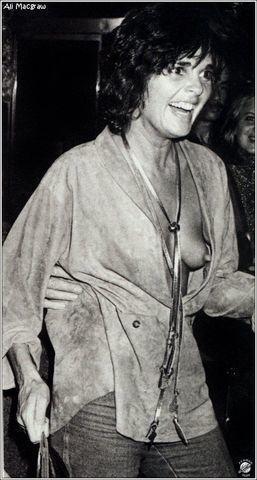 models Ali MacGraw 20 years k naked picture in public