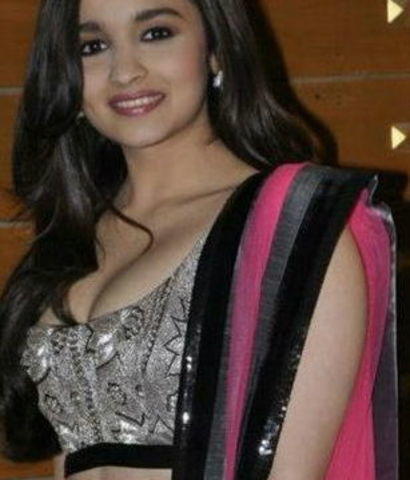 models Alia Bhatt 23 years natural picture home