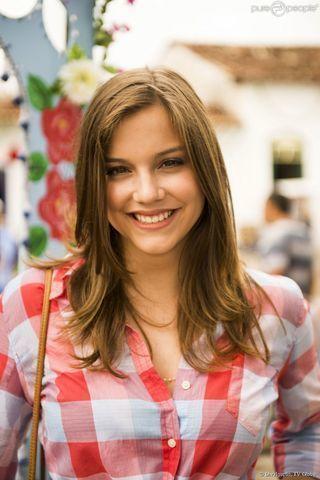 actress Alice Wegmann 18 years Without clothing art in public
