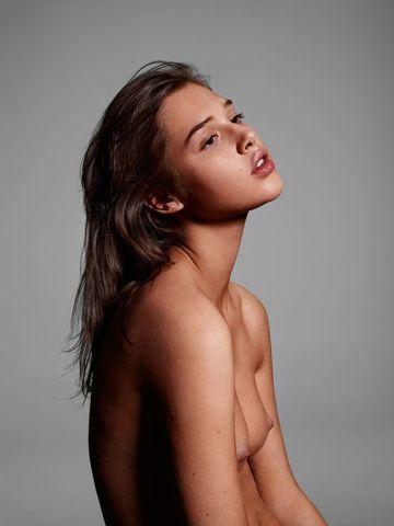 models Anais Pouliot 21 years sensual picture beach