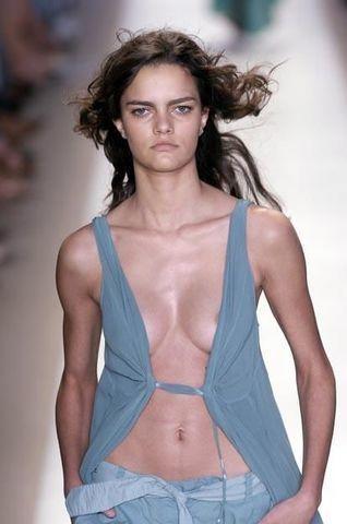models Barbara Fialho 24 years bosom snapshot in the club