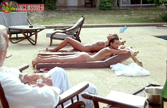 actress Barbara Nielsen 25 years seductive photos beach