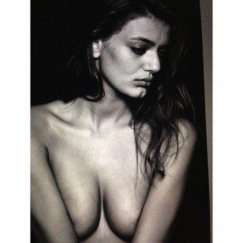 models Bregje Heinen 23 years tits photo in public