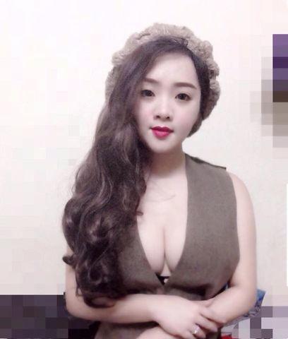 models Cao Giang 21 years undressed snapshot in the club