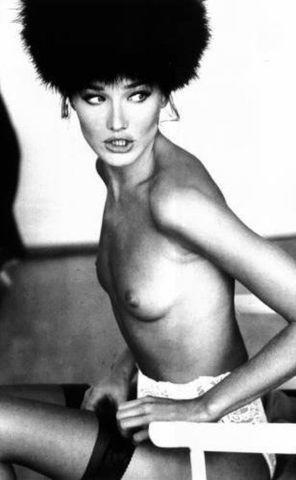 Carla Bruni topless pics