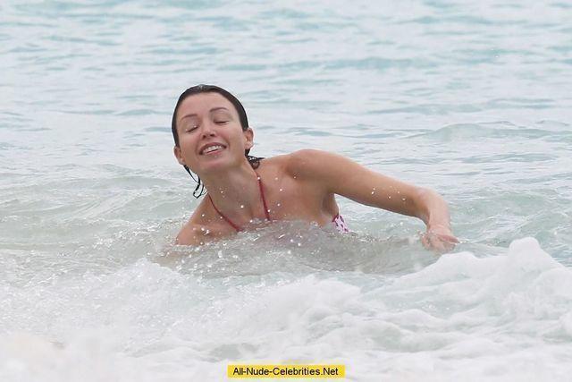 actress Dannii Minogue 25 years lascivious foto beach