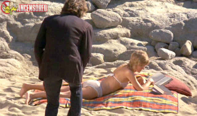 celebritie Donna Mills 23 years obscene photoshoot beach