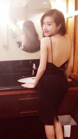 celebritie Elly Tran 24 years Without bra image home