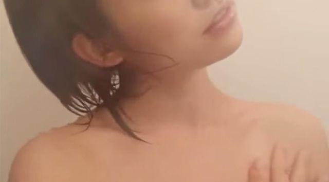 actress Emi Yanagimoto 2015 sensuous photo in public