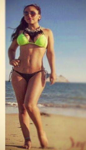 celebritie Eva Montañez 24 years hooters pics beach