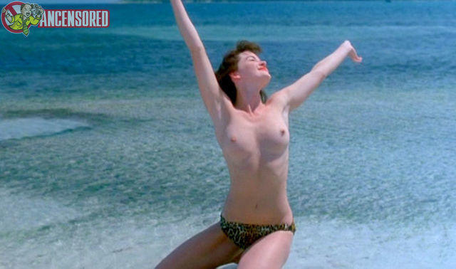 models Gretchen Mol 23 years bare snapshot beach