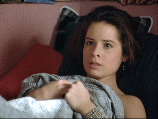 celebritie Holly Marie Combs 21 years nudity image beach