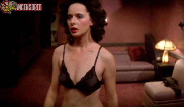 actress Isabella Rossellini teen exposed foto in the club
