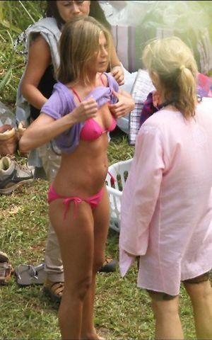 actress Jennifer Aniston 23 years natural picture in the club