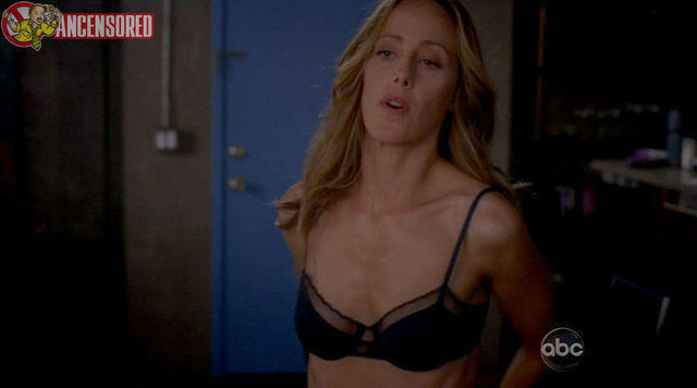 models Kim Raver 19 years sky-clad picture in the club