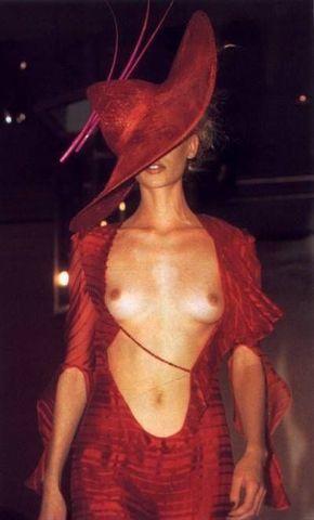 Kylie Minogue nude pics