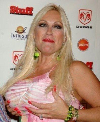 actress Linda Hogan 24 years in the altogether pics in public