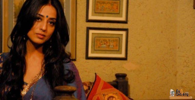 celebritie Mahie Gill 24 years bust photo in public