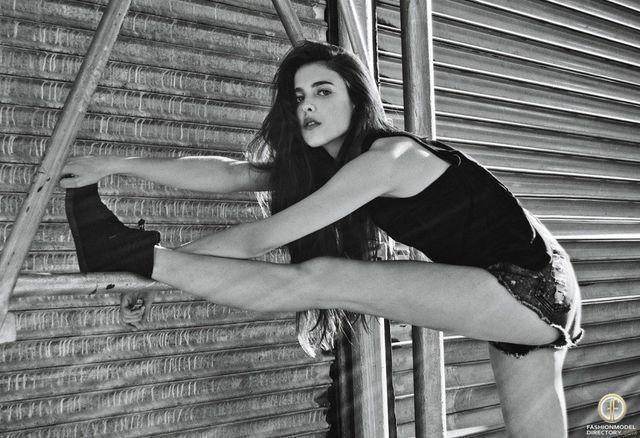 actress Margaret Qualley 22 years uncovered photography in public