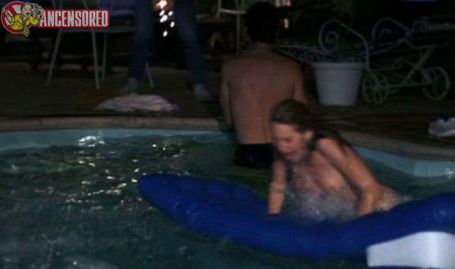 actress Melissa Leo 22 years swimsuit photo in public