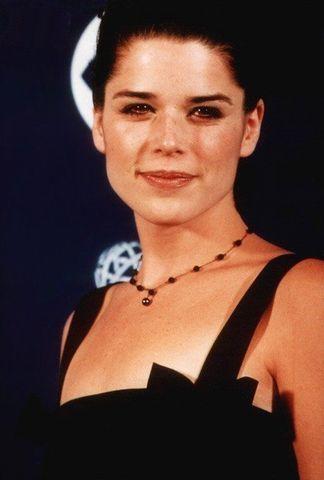 actress Neve Campbell 18 years spicy photos in public