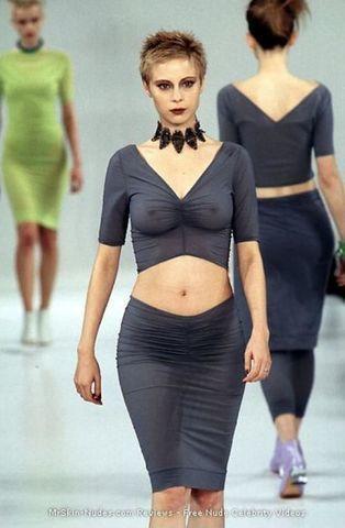 models Nina Brosh 21 years fleshly image in the club