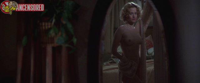 celebritie Penelope Ann Miller 24 years seductive picture home