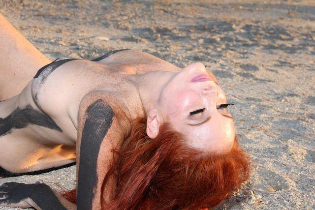 celebritie Phoebe Price 24 years sensuous photoshoot beach