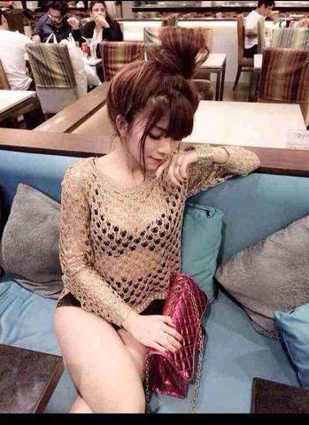models Quynh Thi 19 years Without panties photo in public
