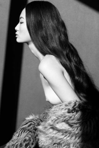 models Samantha Xu 22 years naked photography beach