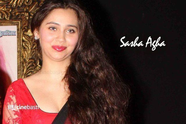 actress Sashaa Agha teen laid bare foto in the club