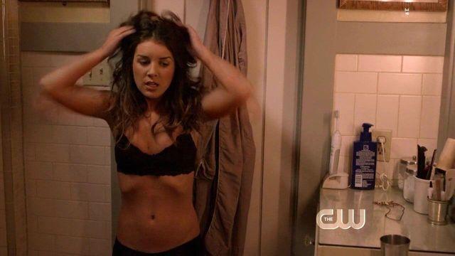 celebritie Shenae Grimes 22 years Without brassiere art home