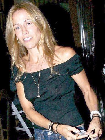models Sheryl Crow young Without camisole photo in public