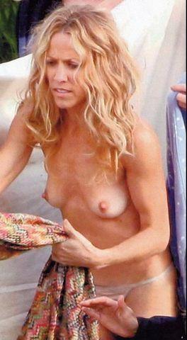 actress Sheryl Crow 18 years bust snapshot in public