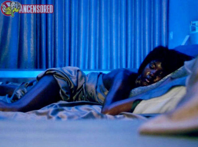celebritie Taral Hicks 22 years uncovered photoshoot in the club