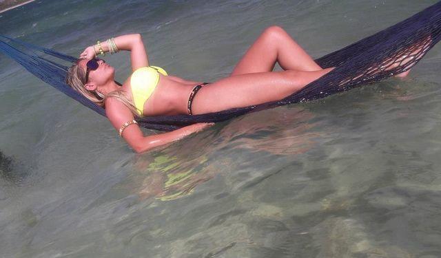 Viviane Bernardino topless photo