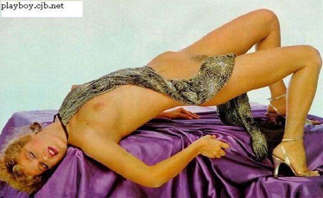celebritie Xuxa Meneghel young naturism picture in public