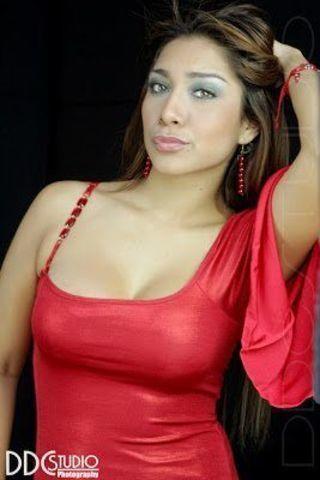 actress Yanz Medellin 24 years Without panties pics in the club