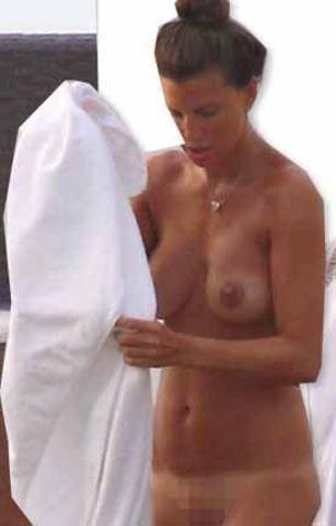 actress Claudia Galanti 24 years seductive snapshot in public