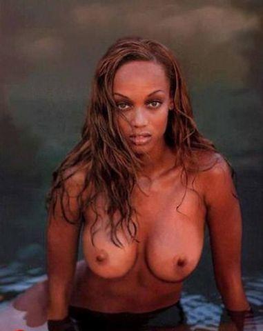 actress Tyra Banks 18 years bosom picture beach
