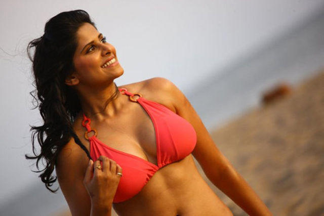 models Sai Tamhankar 25 years unclad picture home