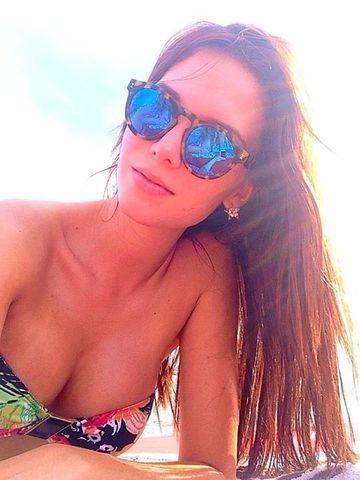 actress Ivanna Vale 18 years sky-clad photo beach