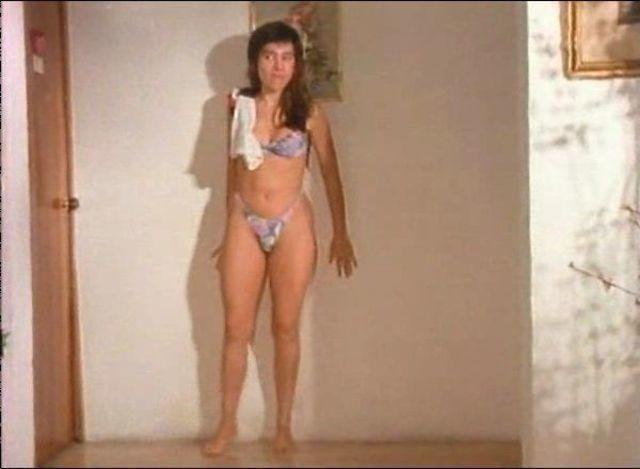 models Nora Torrero 24 years sensuous snapshot beach