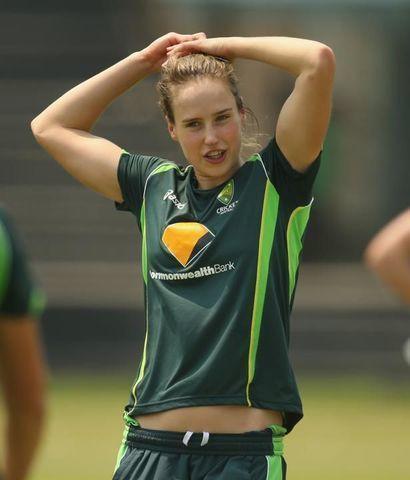 celebritie Ellyse Perry 24 years spicy photo in the club