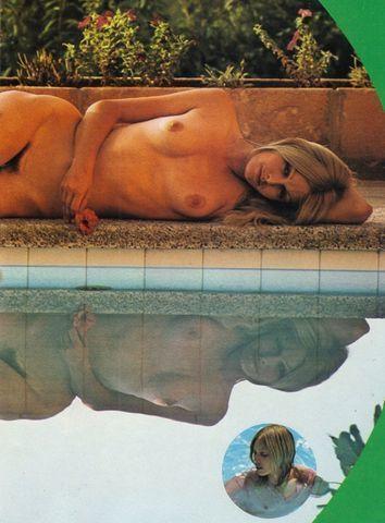 models Katya Wyeth 24 years bare-skinned picture beach