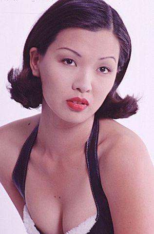 celebritie Deborah Lin 21 years undressed photos in the club