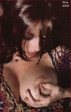 Dawn Shaw topless photography