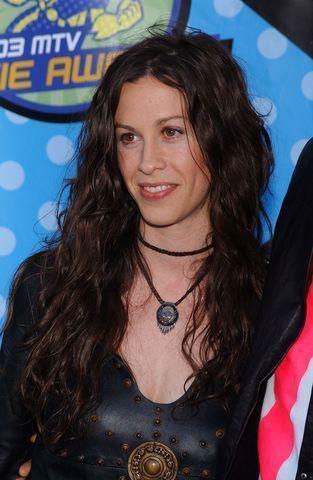 celebritie Alanis Morissette 25 years hot foto in the club